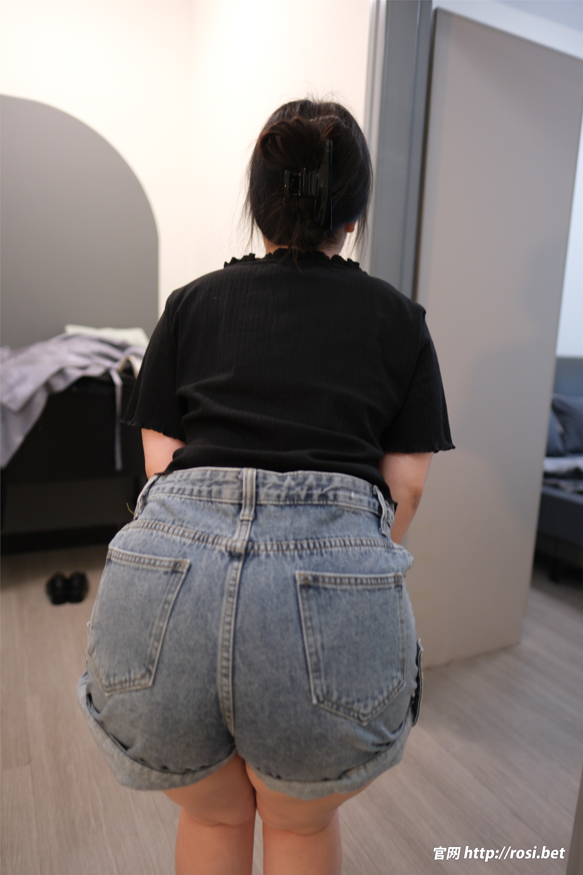 ROSI写真 2025.10.29 NO.5077